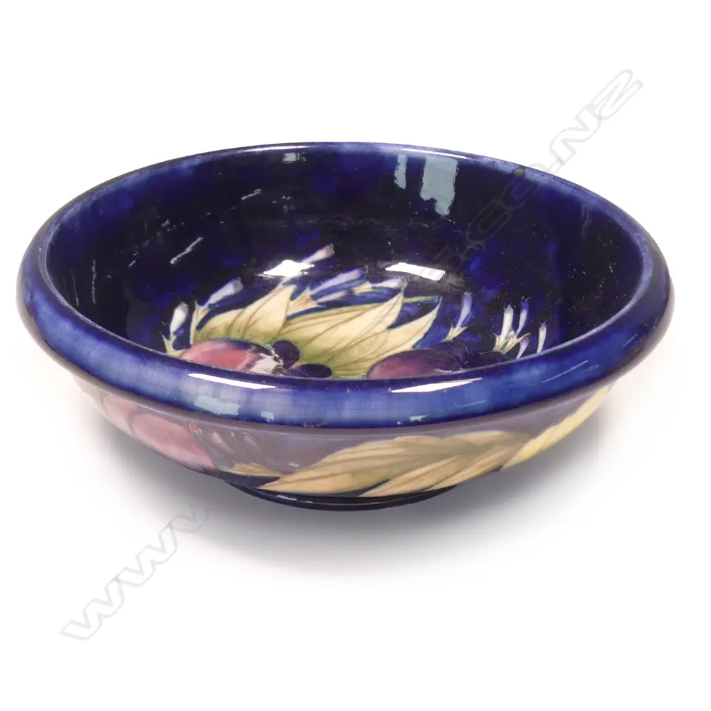A William Moorcroft Wisteria decorated bowl Image 1++