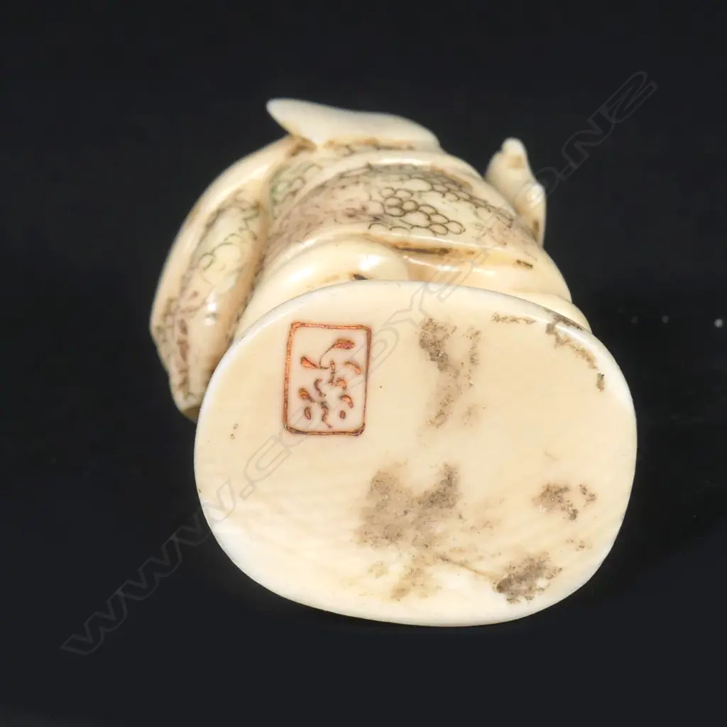A Japanese ivory netsuke Image 1++