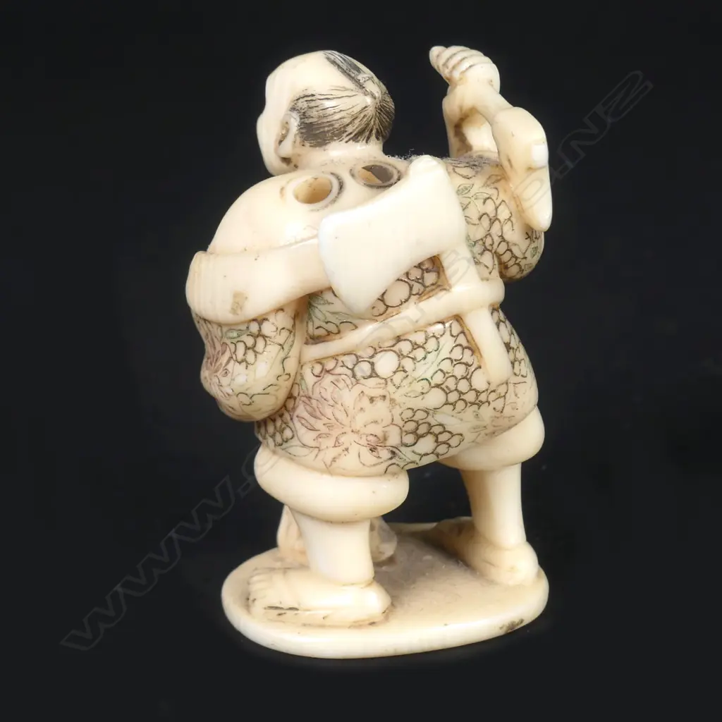 A Japanese ivory netsuke Image 1++