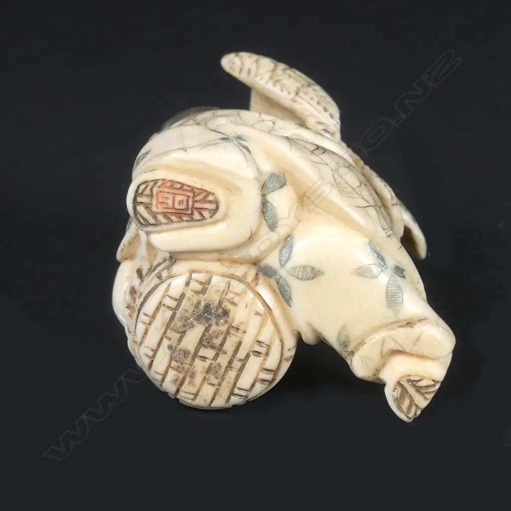 A Japanese ivory netsuke Image 1++