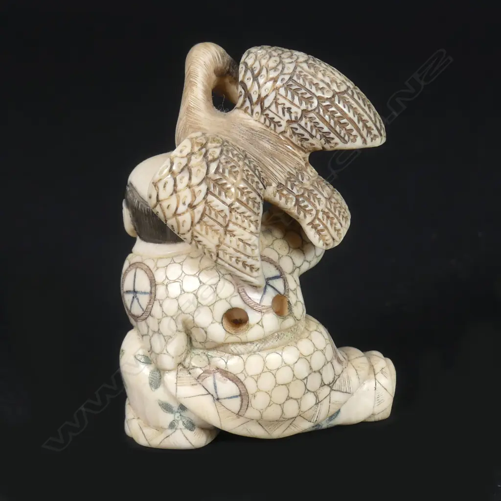 A Japanese ivory netsuke Image 1++