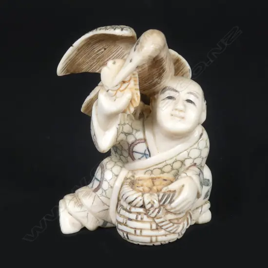 A Japanese ivory netsuke