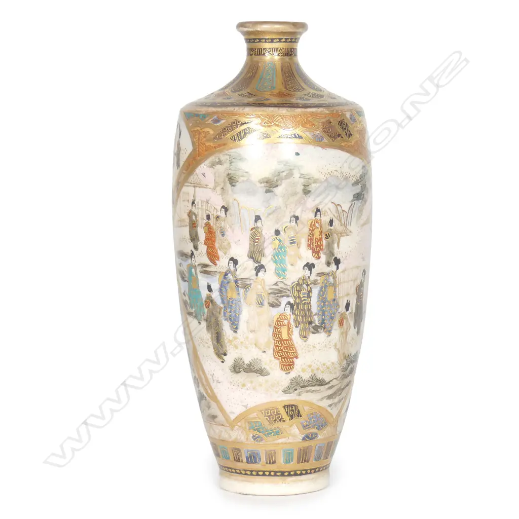 A late 19thC Japanese Meiji finely decorated vase Image 1++