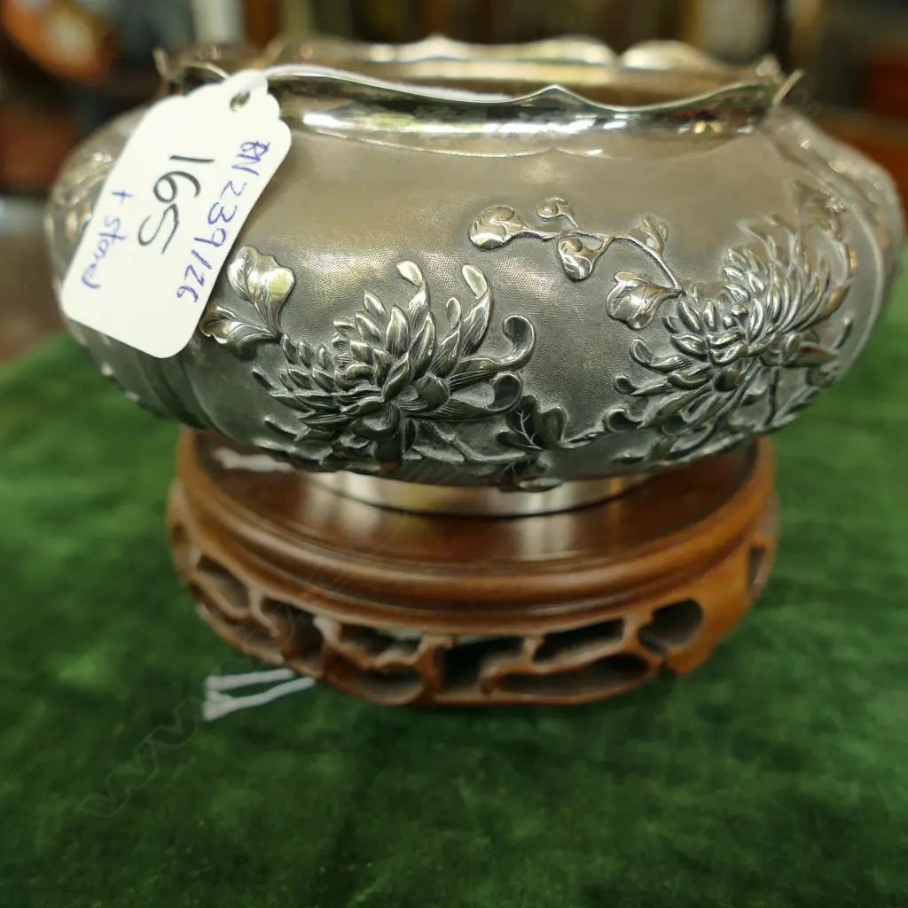 A c.1900 Zee Wo Chinese silver embossed bowl Image 1++