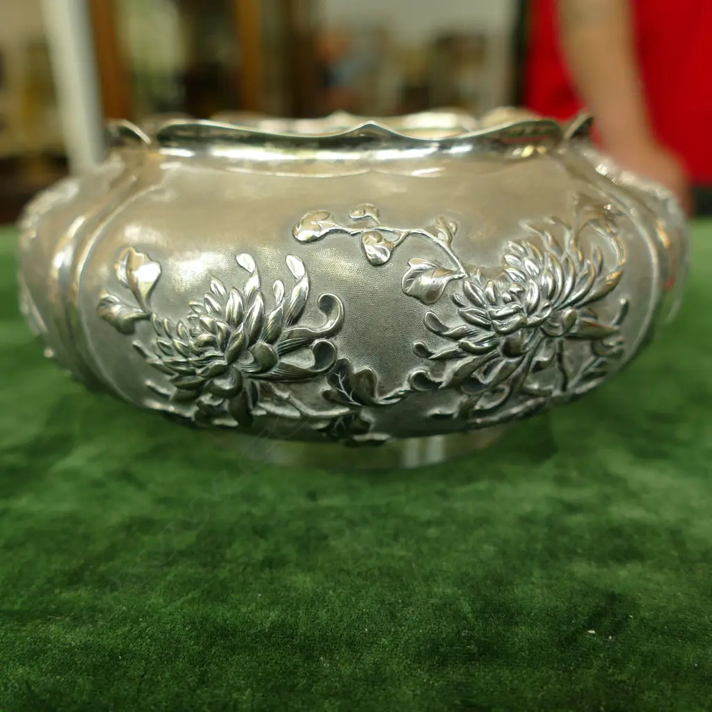 A c.1900 Zee Wo Chinese silver embossed bowl Image 1++