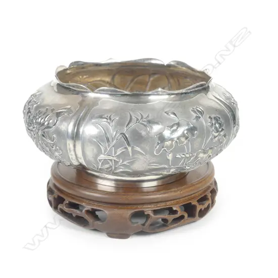 A c.1900 Zee Wo Chinese silver embossed bowl