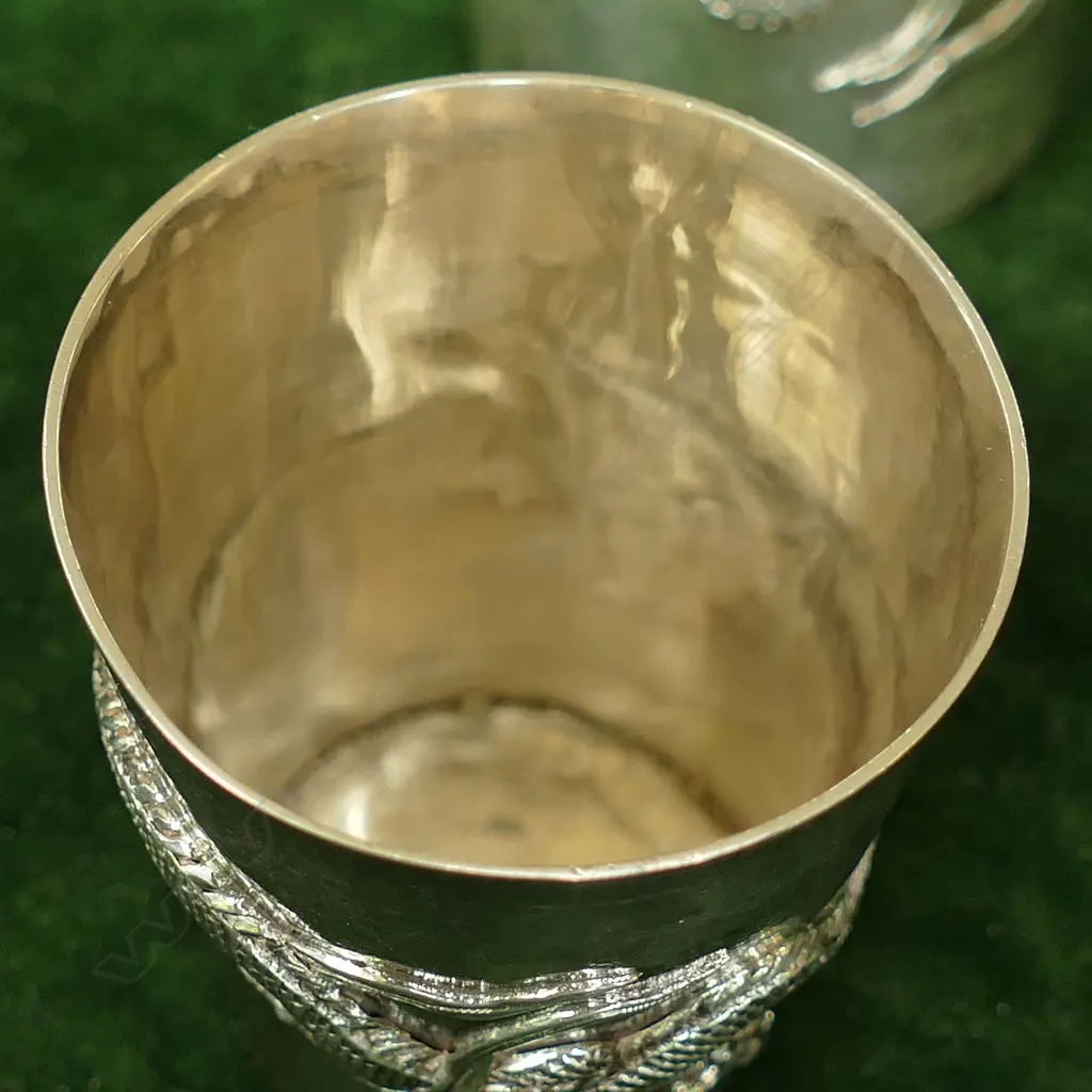 A set of five c.1900 Wang Hing Chinese small silver beakers Image 1++