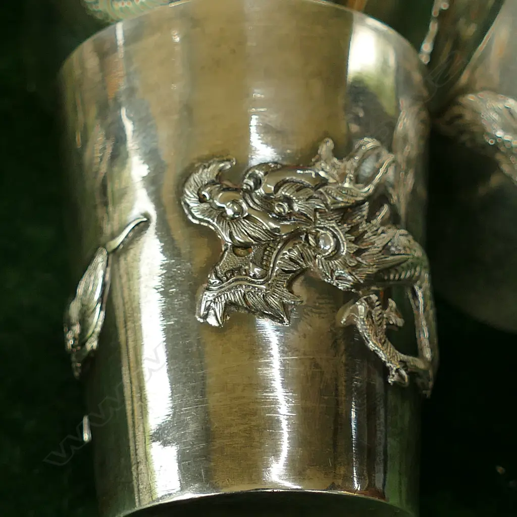 A set of five c.1900 Wang Hing Chinese small silver beakers Image 1++