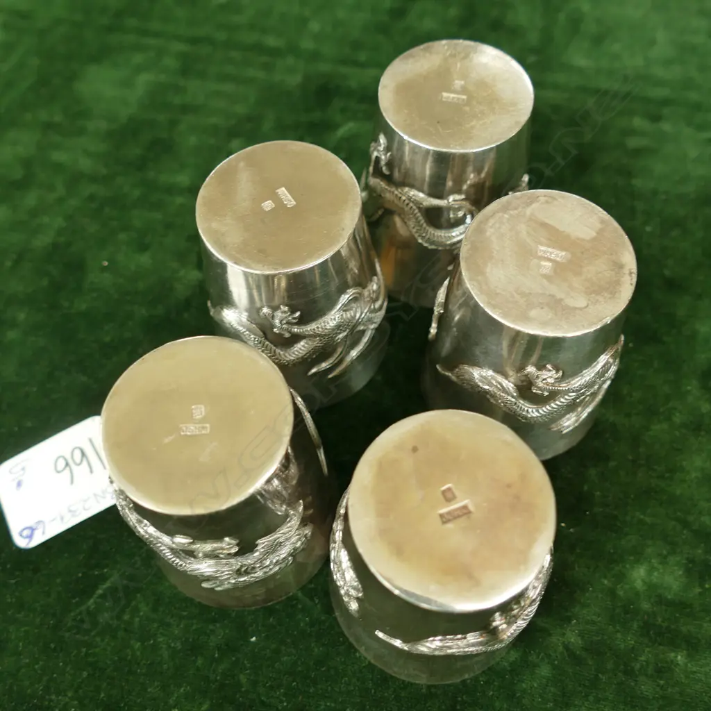 A set of five c.1900 Wang Hing Chinese small silver beakers Image 1++