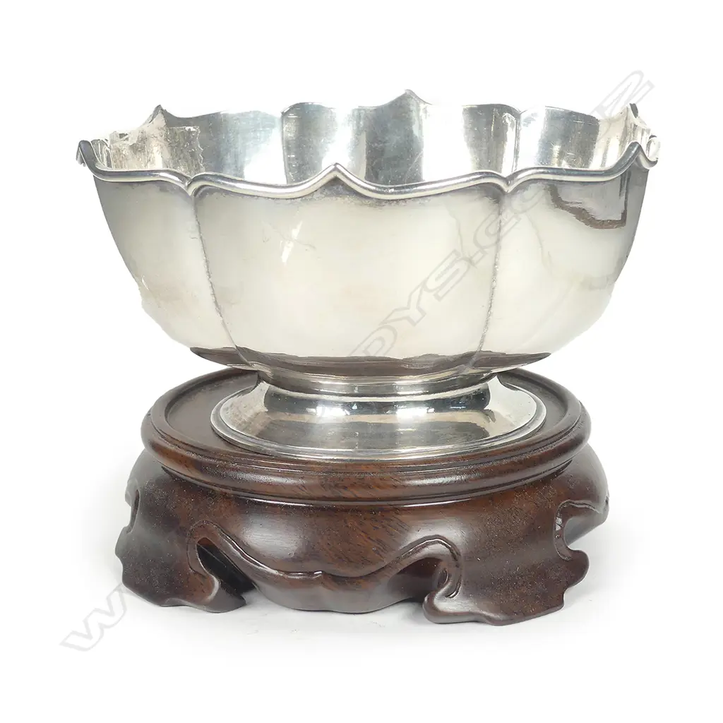 A Wang Hing Chinese silver lotus bowl Image 1++