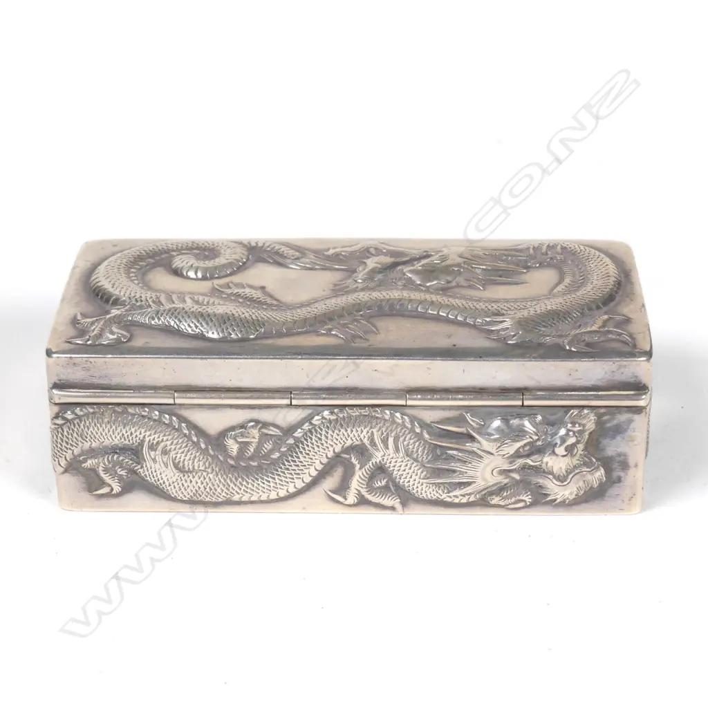 A Chinese export silver lidded box Image 1++