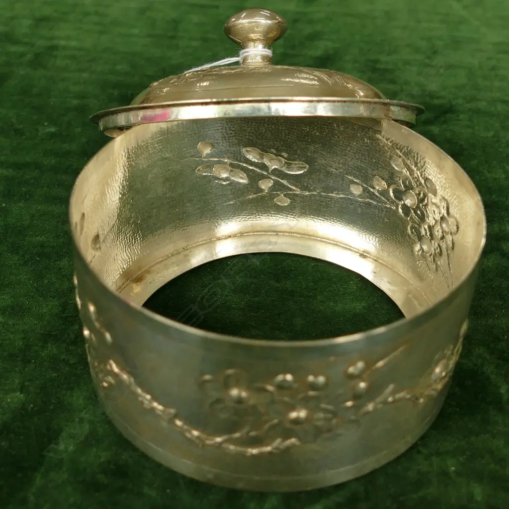 A Chinese export silver lidded powder box Image 1++