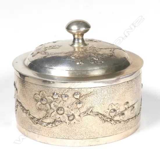 A Chinese export silver lidded powder box