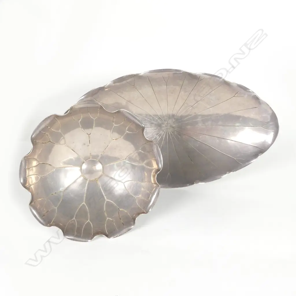 Two Chinese silver small dishes Image 1++