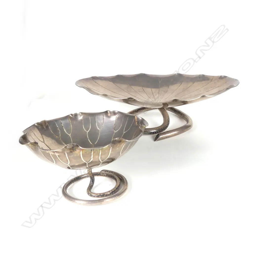 Two Chinese silver small dishes Image 1++
