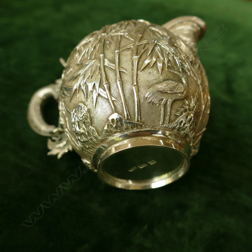 A China Trade period silver teapot and milk jug Image 1++