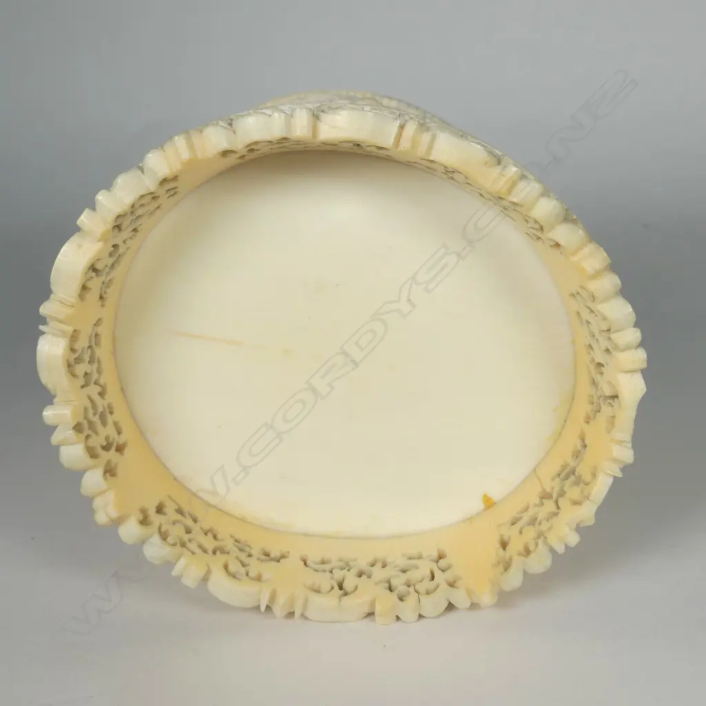 An impressive 19thC Chinese finely carved ivory tusk section Image 1++