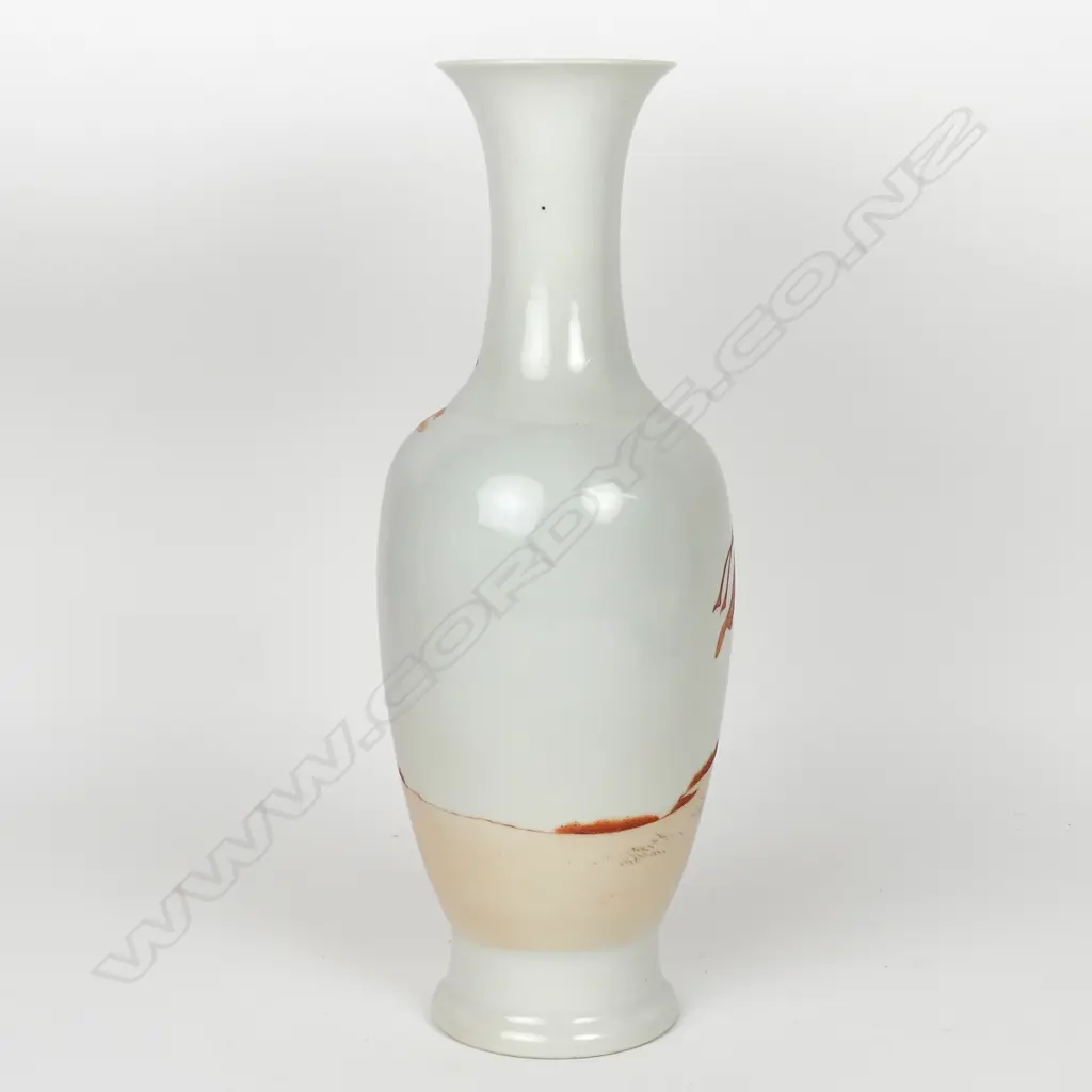 A Chinese porcelain vase Image 1++