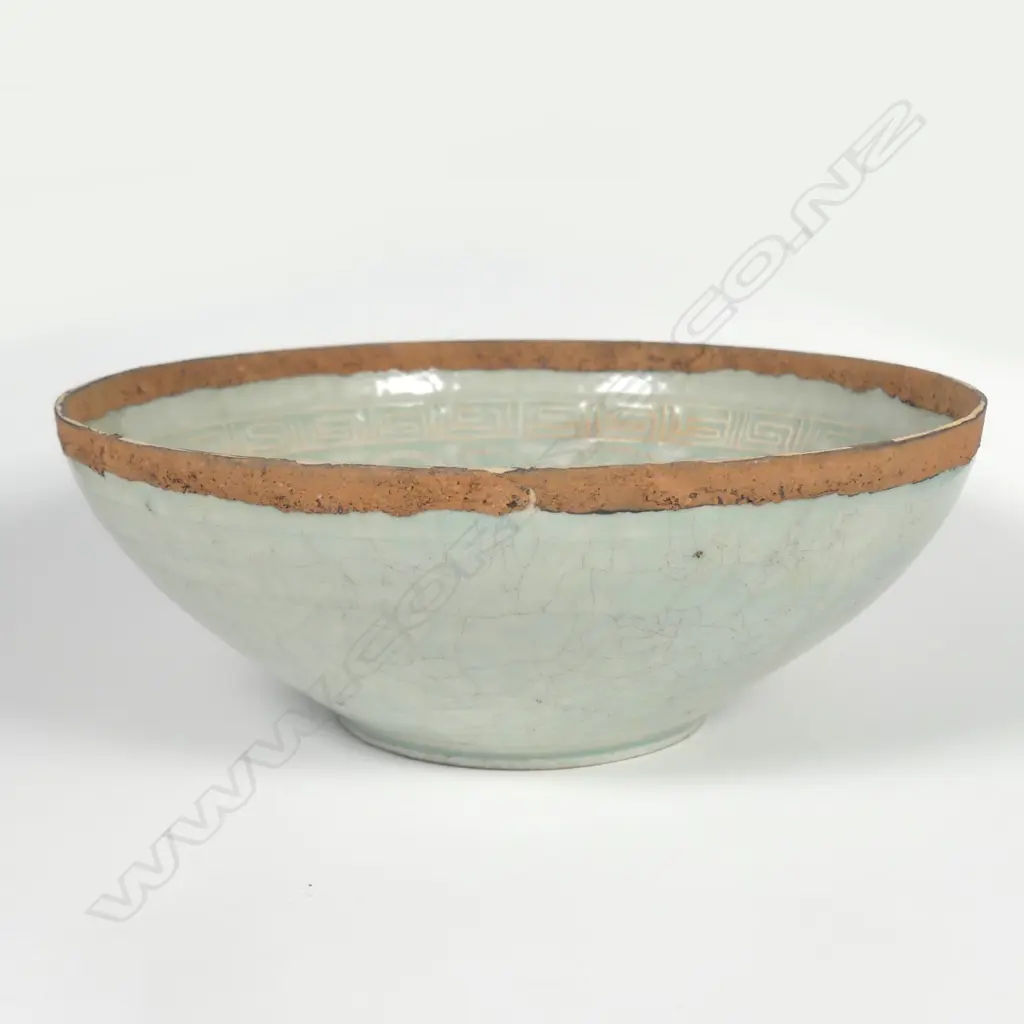 A Chinese celadon bowl Image 1++