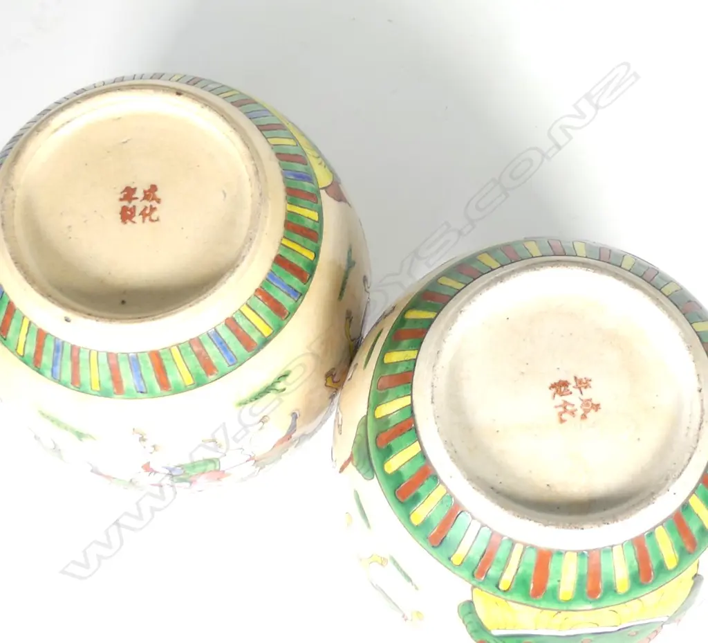 A pair of Chinese polychrome ginger jars Image 1++