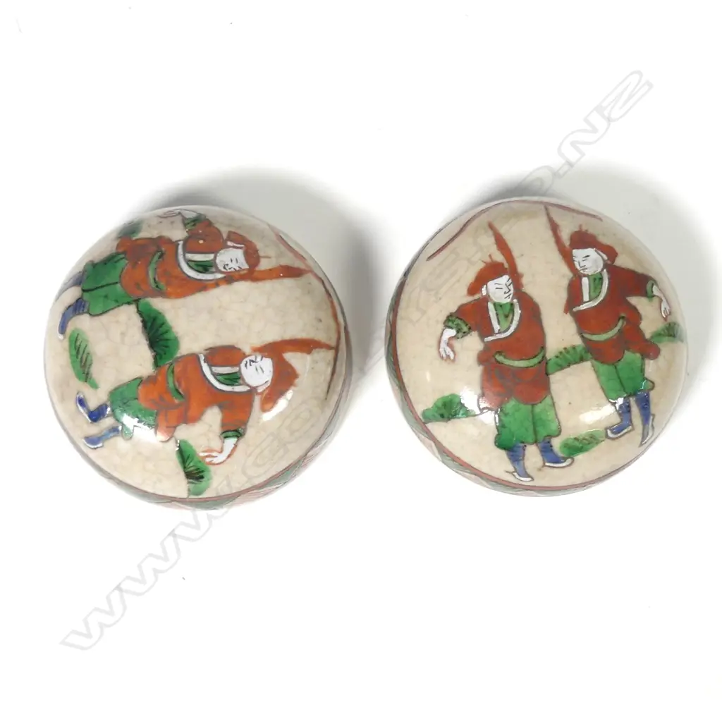 A pair of Chinese polychrome ginger jars Image 1++