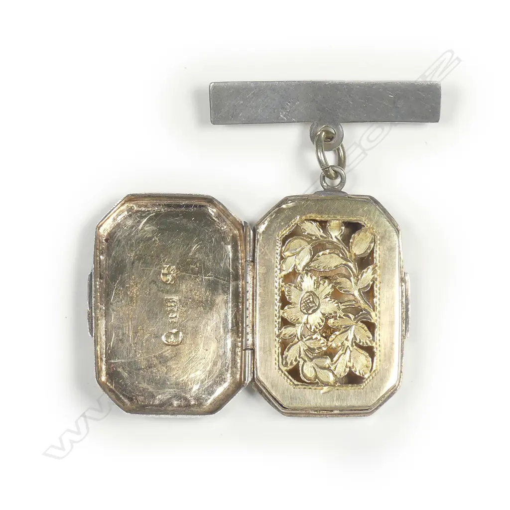 A George III silver vinaigrette Image 1++