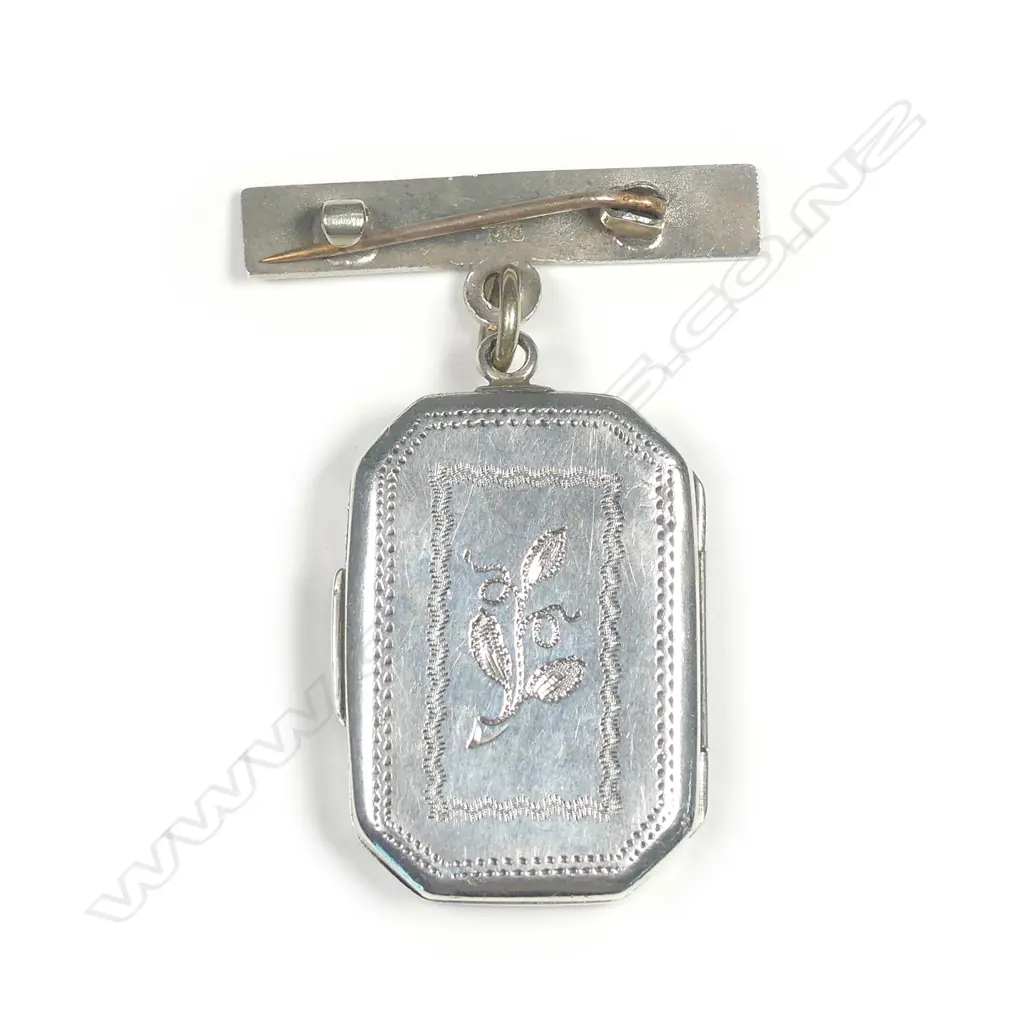 A George III silver vinaigrette Image 1++