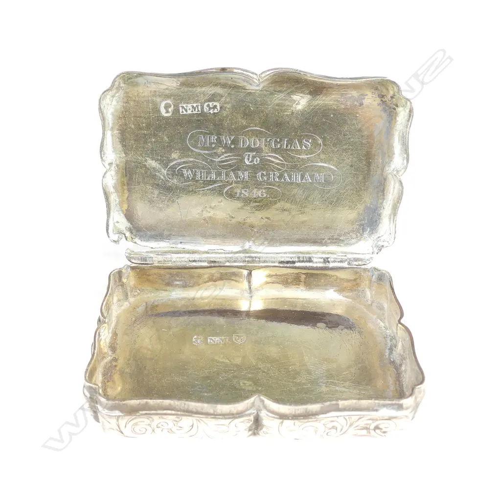 A Victorian silver snuff box Image 1++