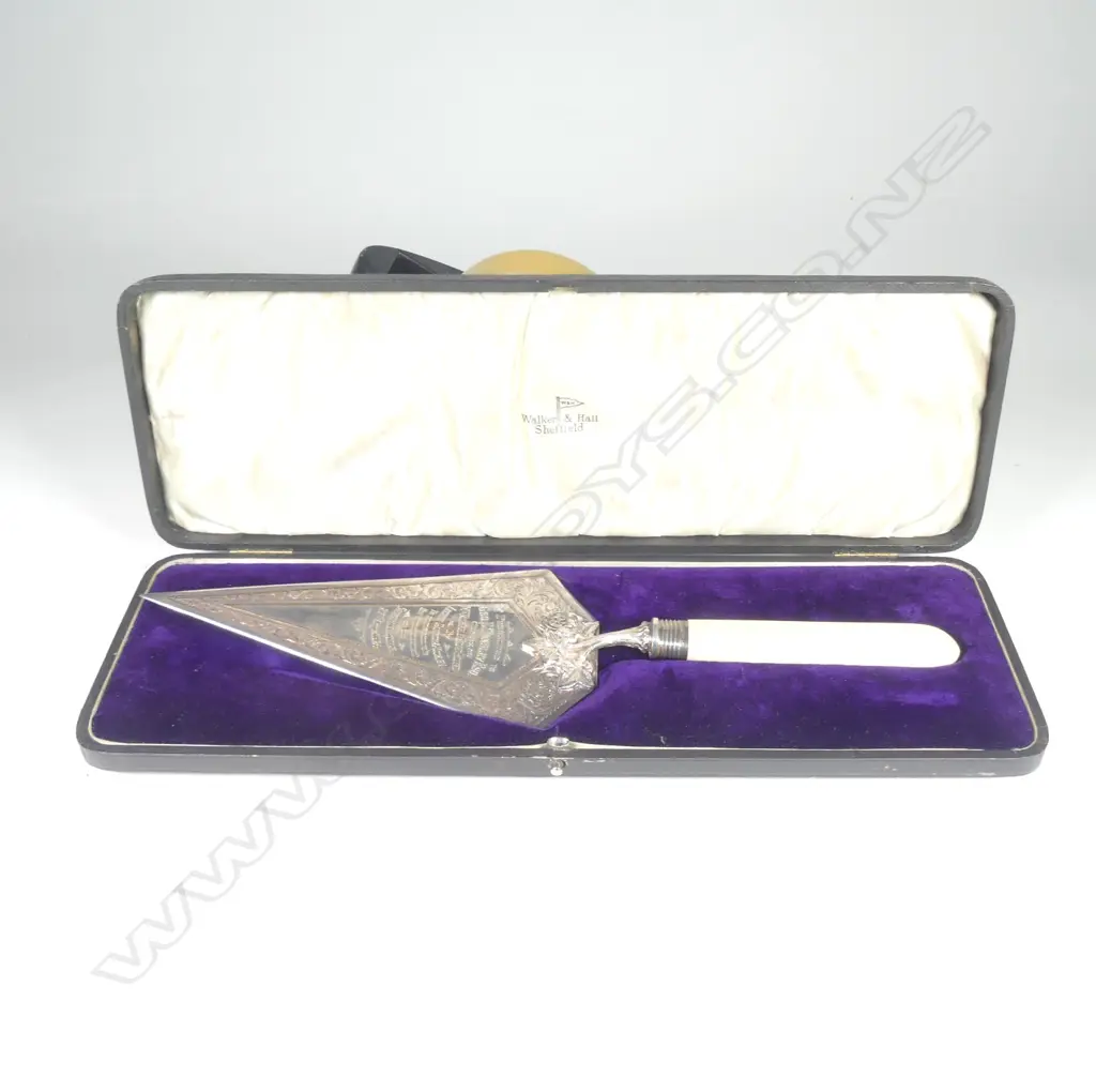 A 1920's New Zealand presentation silver trowel Image 1++