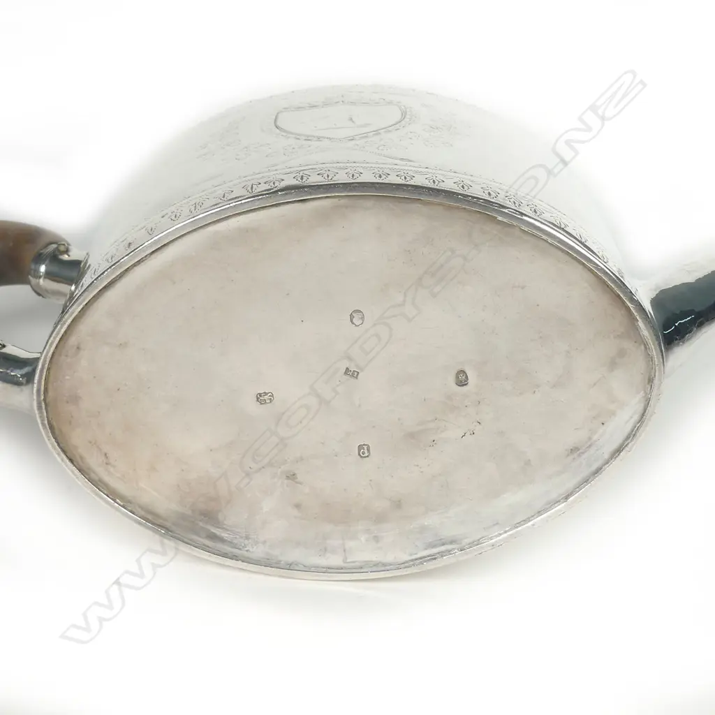 A Georgian silver teapot Image 1++