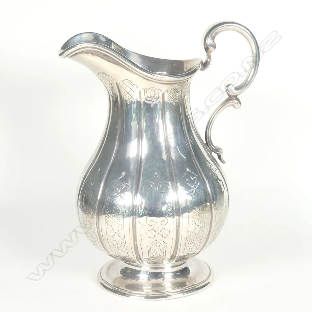 A Victorian silver cream jug Image 1++