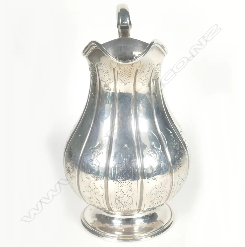 A Victorian silver cream jug Image 1++