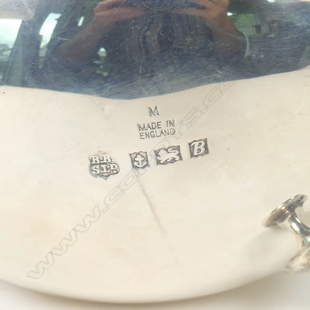 A silver sauce boat Image 1++