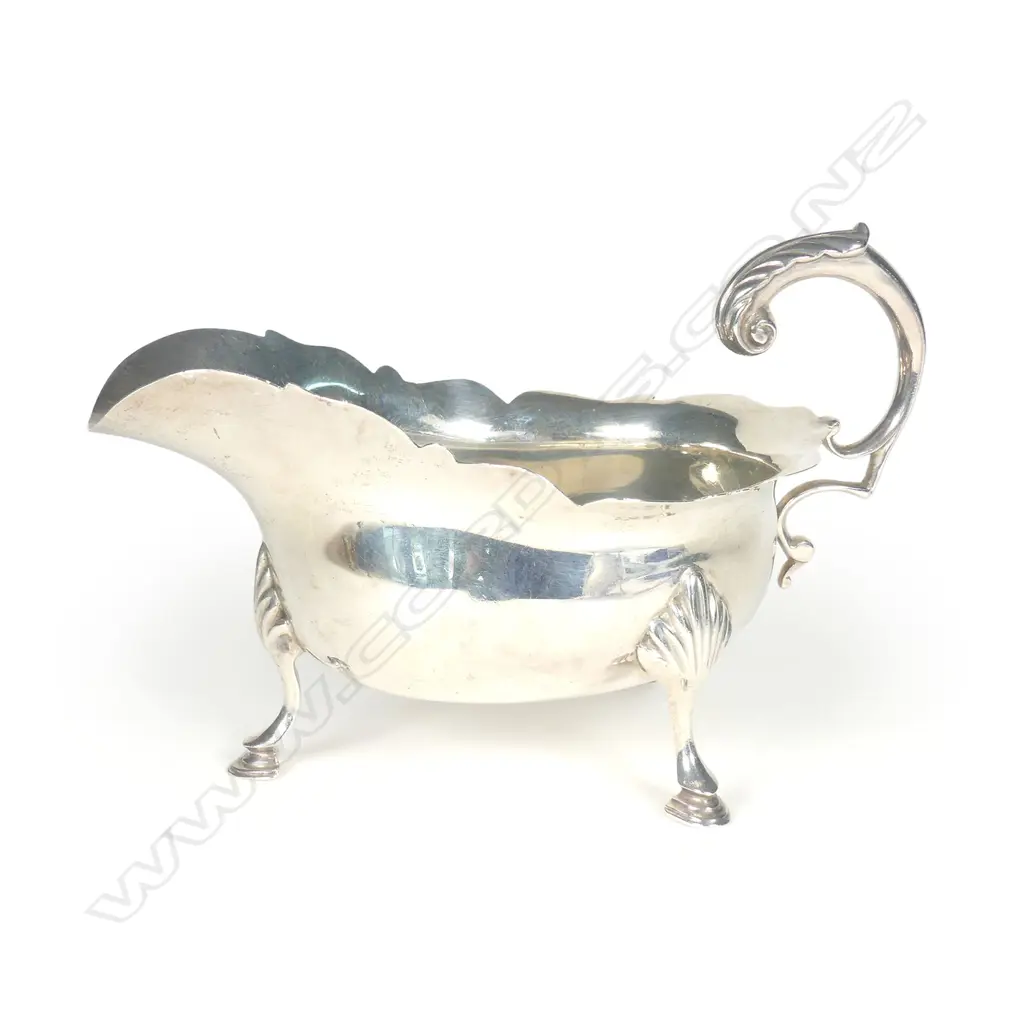 An Edwardian silver sauce boat Image 1++