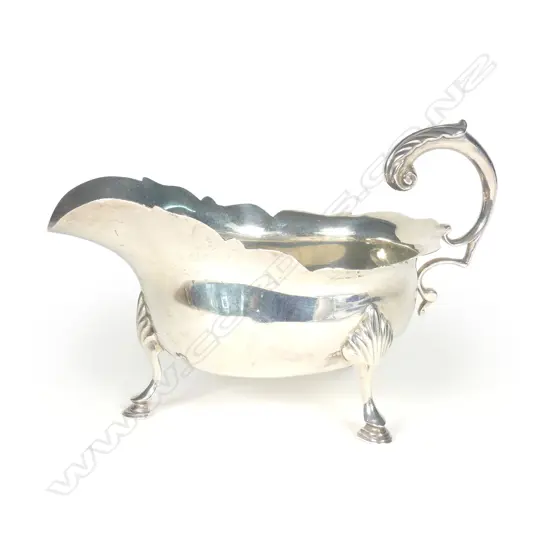 An Edwardian silver sauce boat