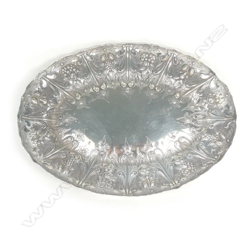 A Victorian silver oval tray Image 1++