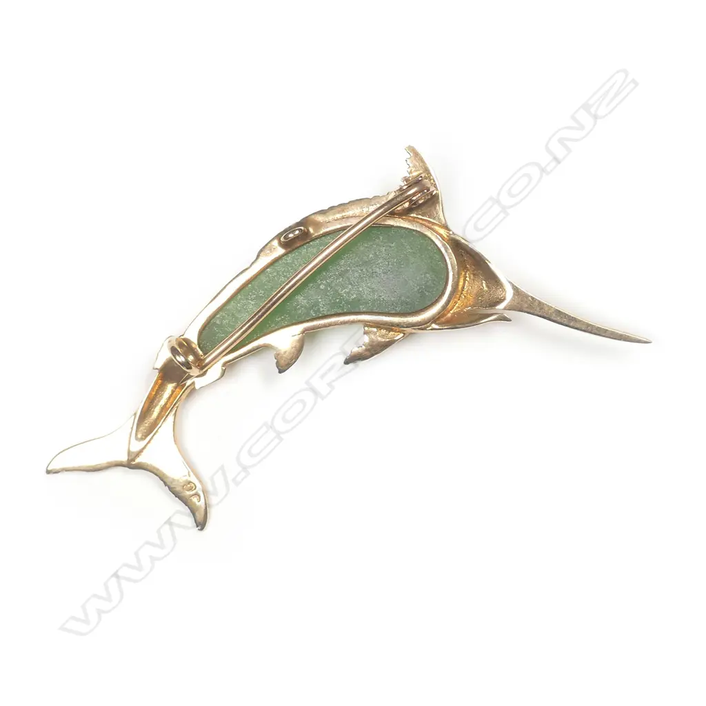 A vintage 9ct gold and greenstone leaping marlin brooch Image 1++