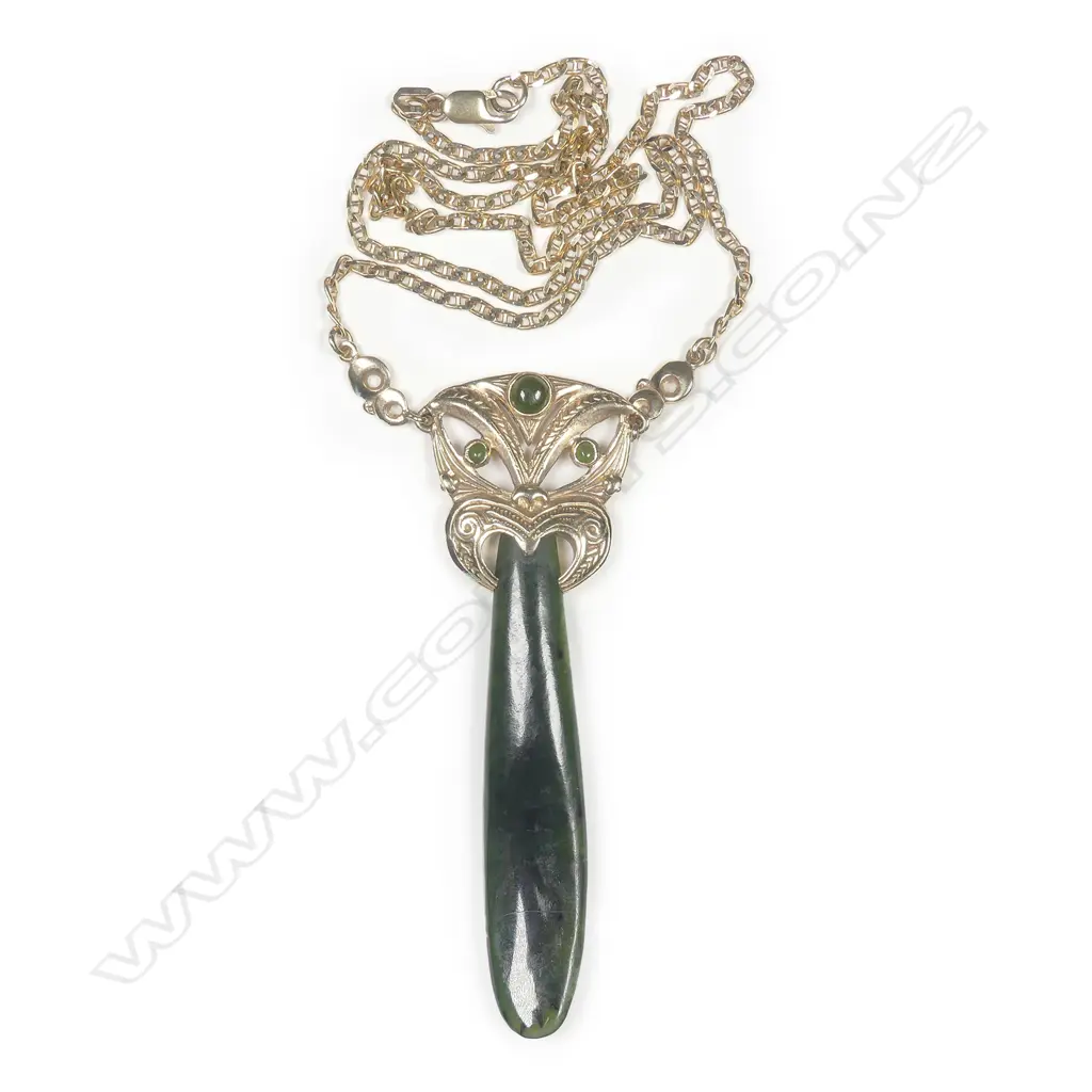 A 9ct gold and pounamu pendant Image 1++