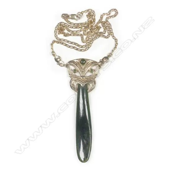 A 9ct gold and pounamu pendant