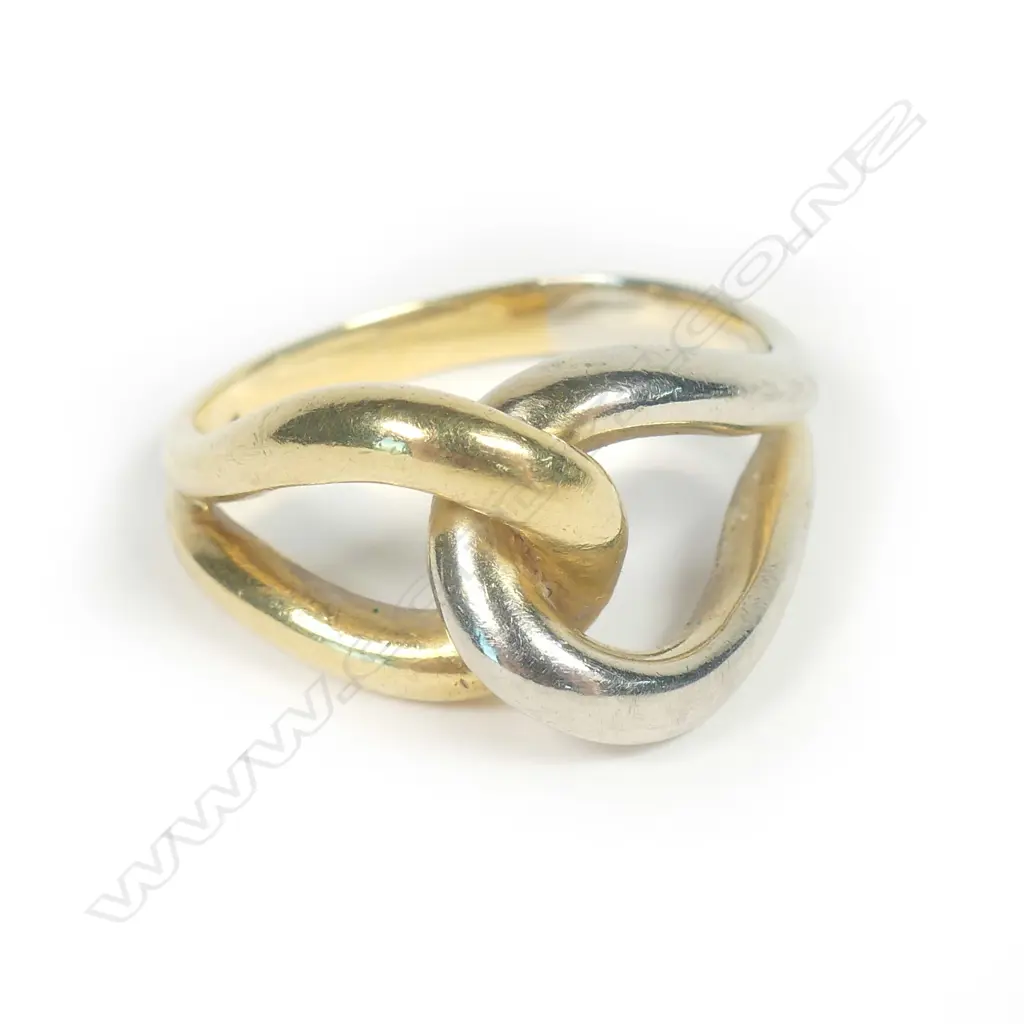 An NZ designer 18ct gold ring, with substantial yellow and white gold looping links. Stamped jewellers monogram AT. 10gm. Image 1++