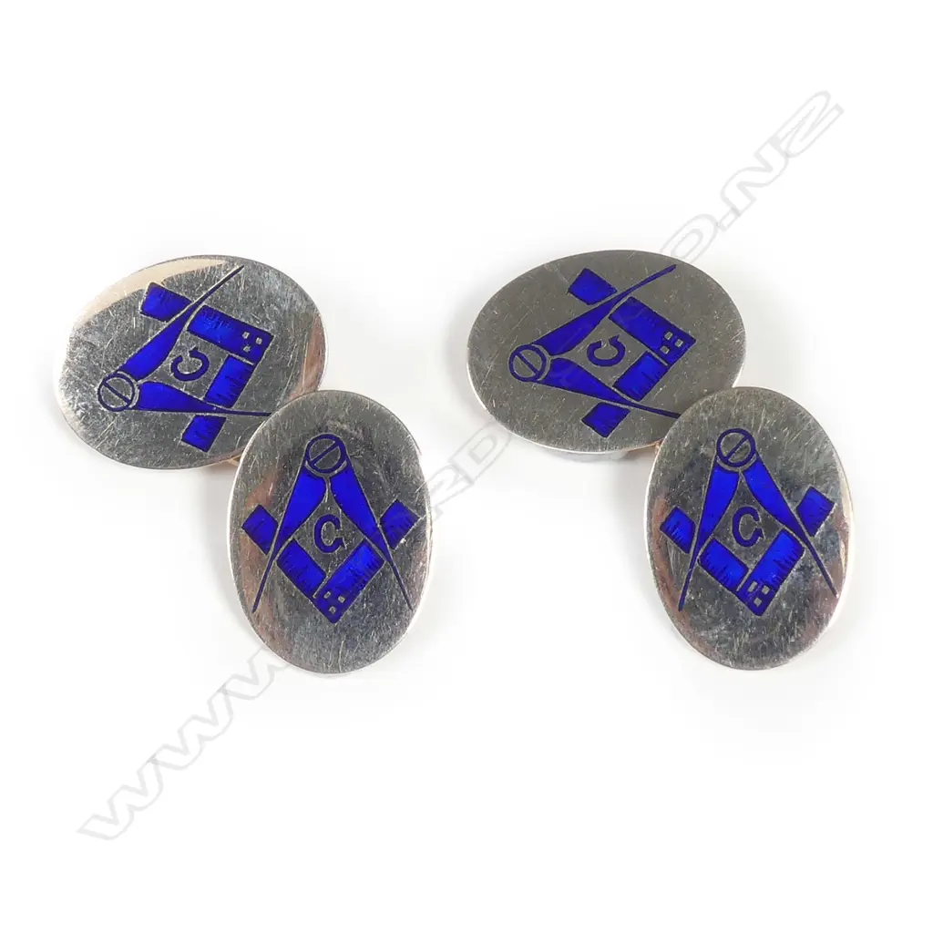 A pair of early 20thC 9ct. yellow gold Masonic cufflinks Image 1++