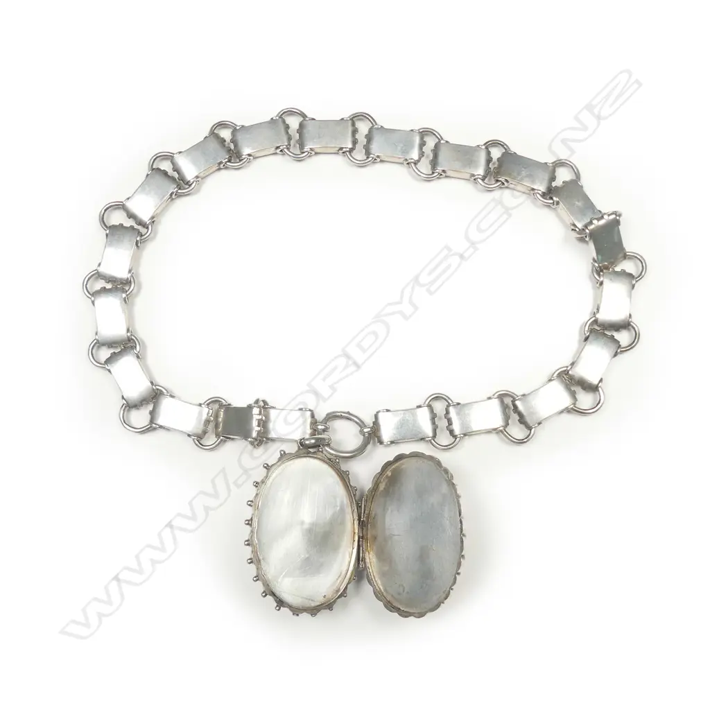 A good Victorian silver 'Mayoral chain' type necklace & locket Image 1++