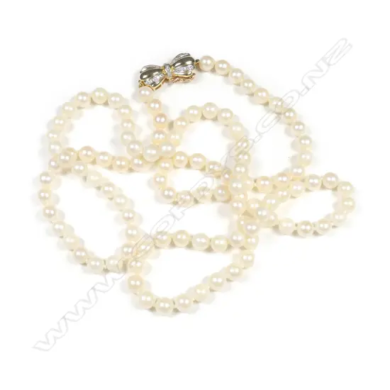A cultured Akoya pearl necklace