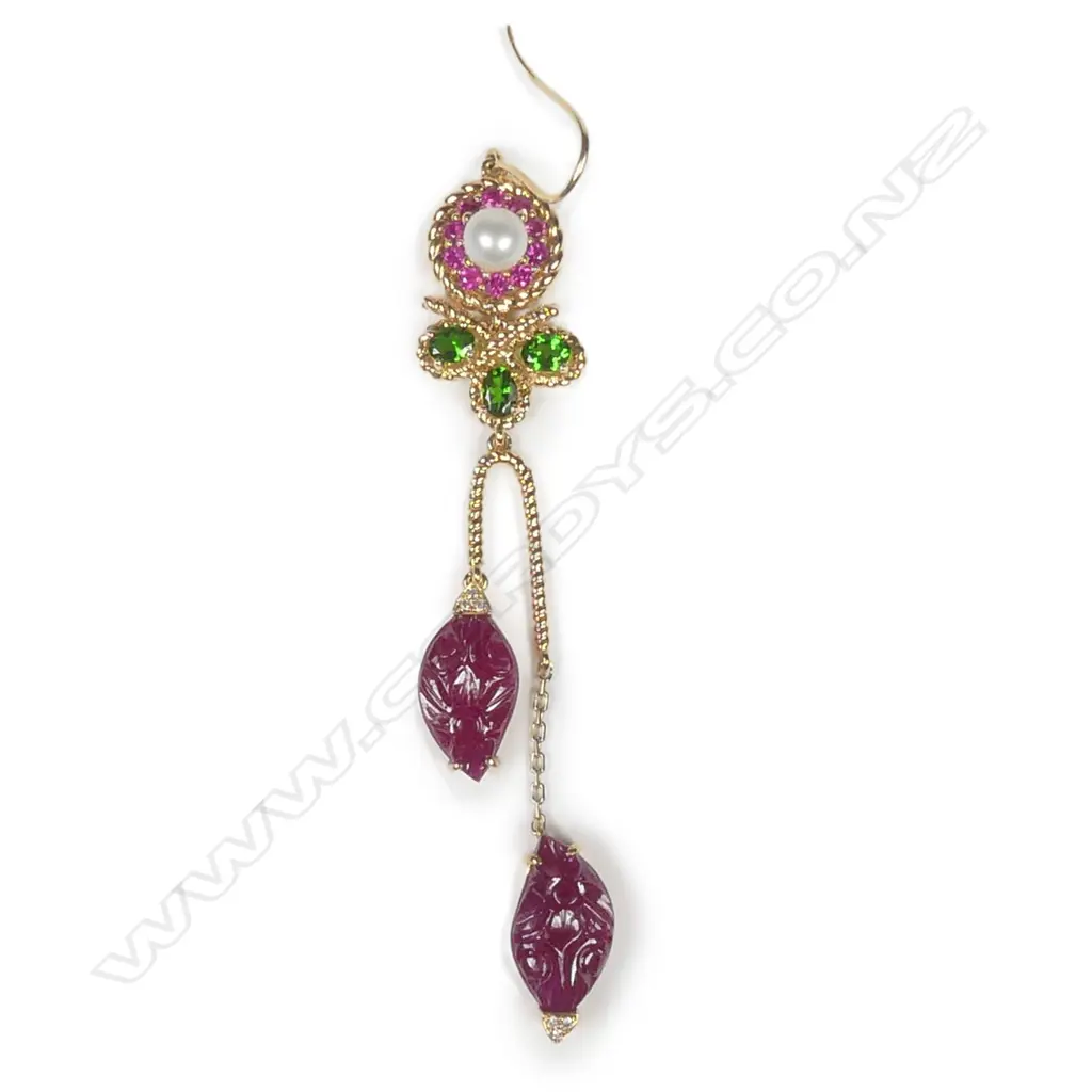 A modern Chinese 18ct. yellow gold ruby Image 1++