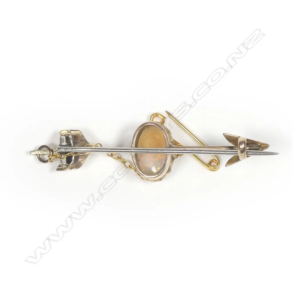 An Edwardian 9ct. yellow gold and opal arrow brooch Image 1++