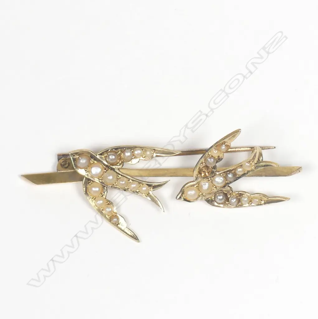 A c.1900 15ct. yellow gold and seed pearl bluebird brooch Image 1++