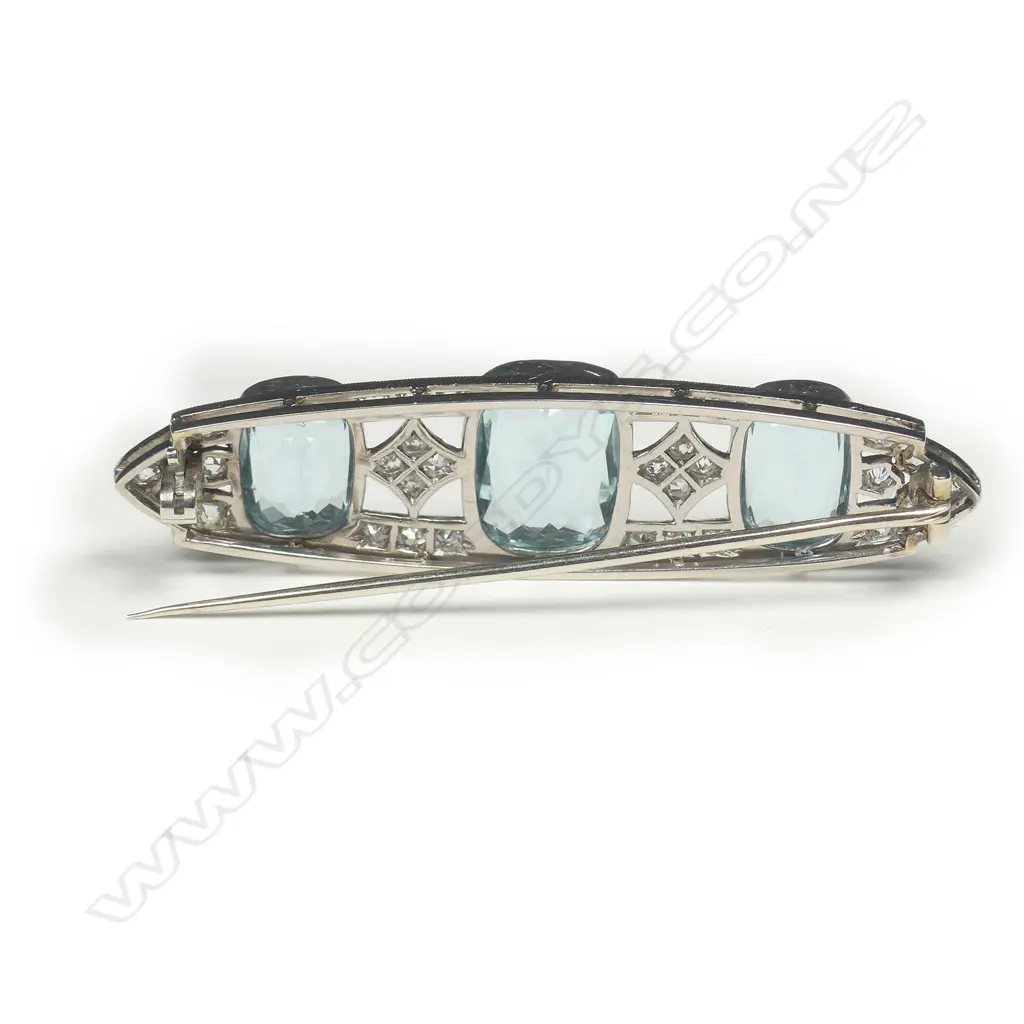 An 18ct white gold platinum aquamarine and diamond Art Deco brooch Image 1++