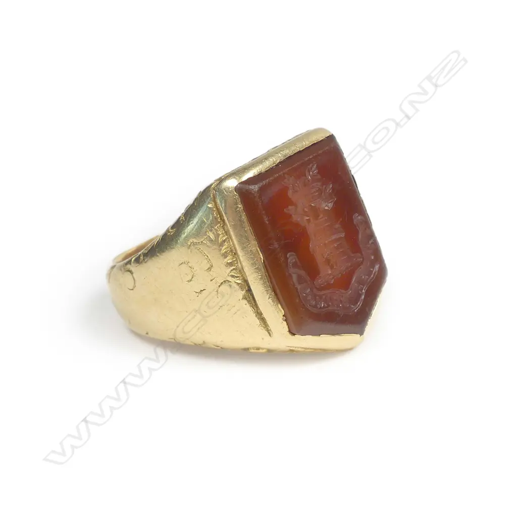 An old 18ct yellow gold and carnelian panelled seal ring Image 1++