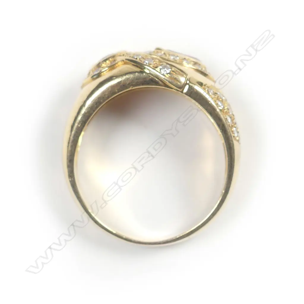 A modern design 18ct. yellow gold sapphire Image 1++