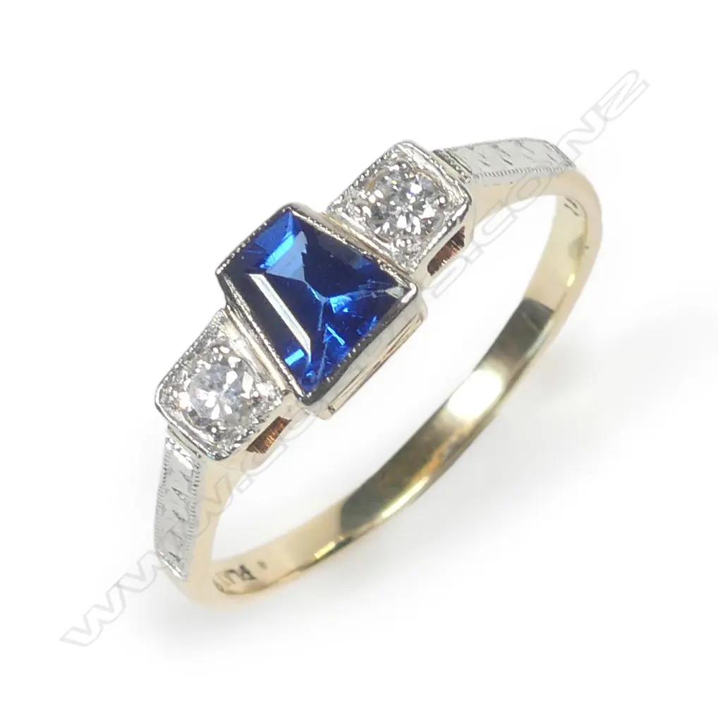 An Art Deco 18ct yellow gold faux sapphire and diamond ring Image 1++